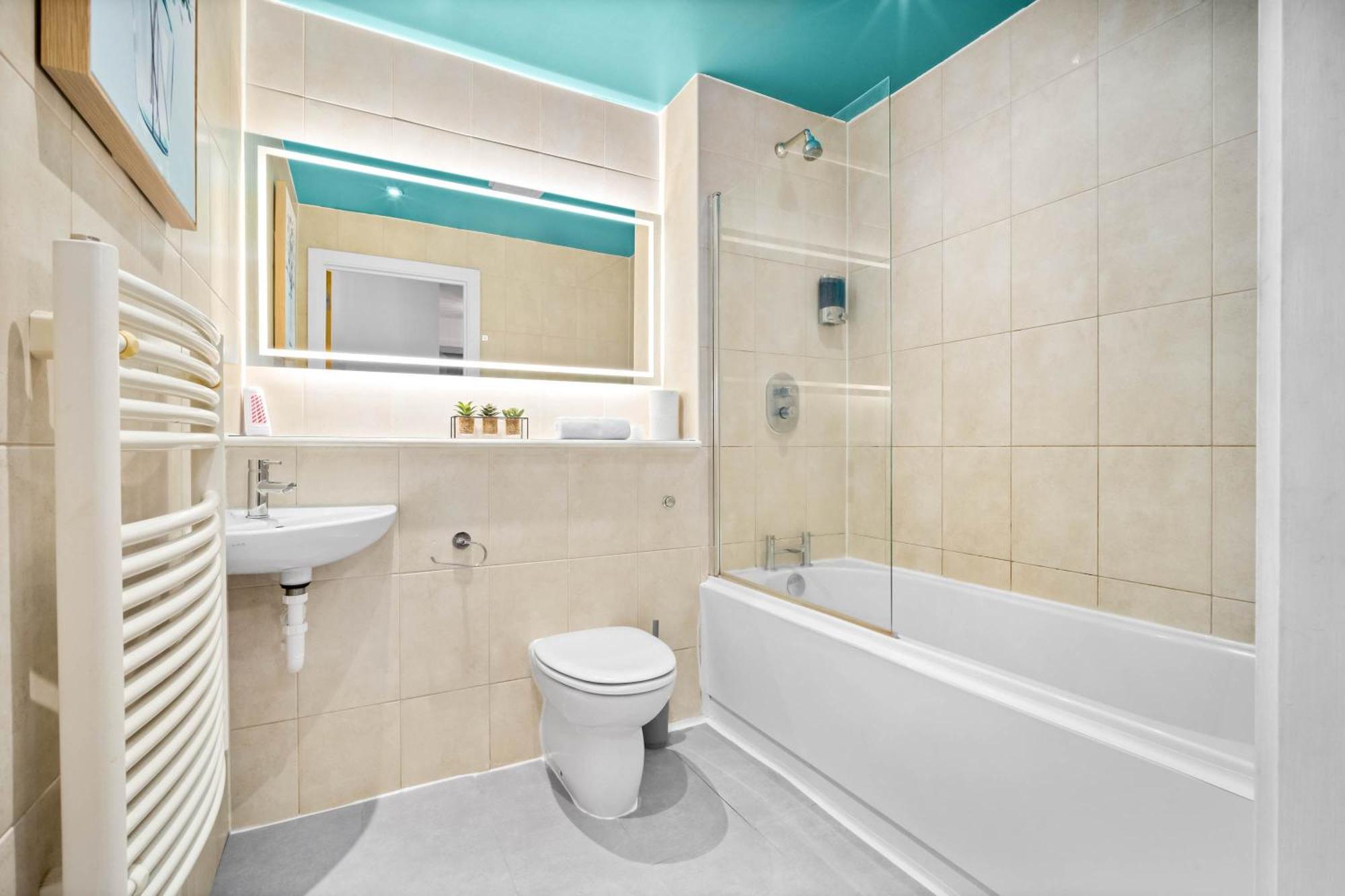 Sleeps 7 - 4 Beds Arcadian Centre B'ham