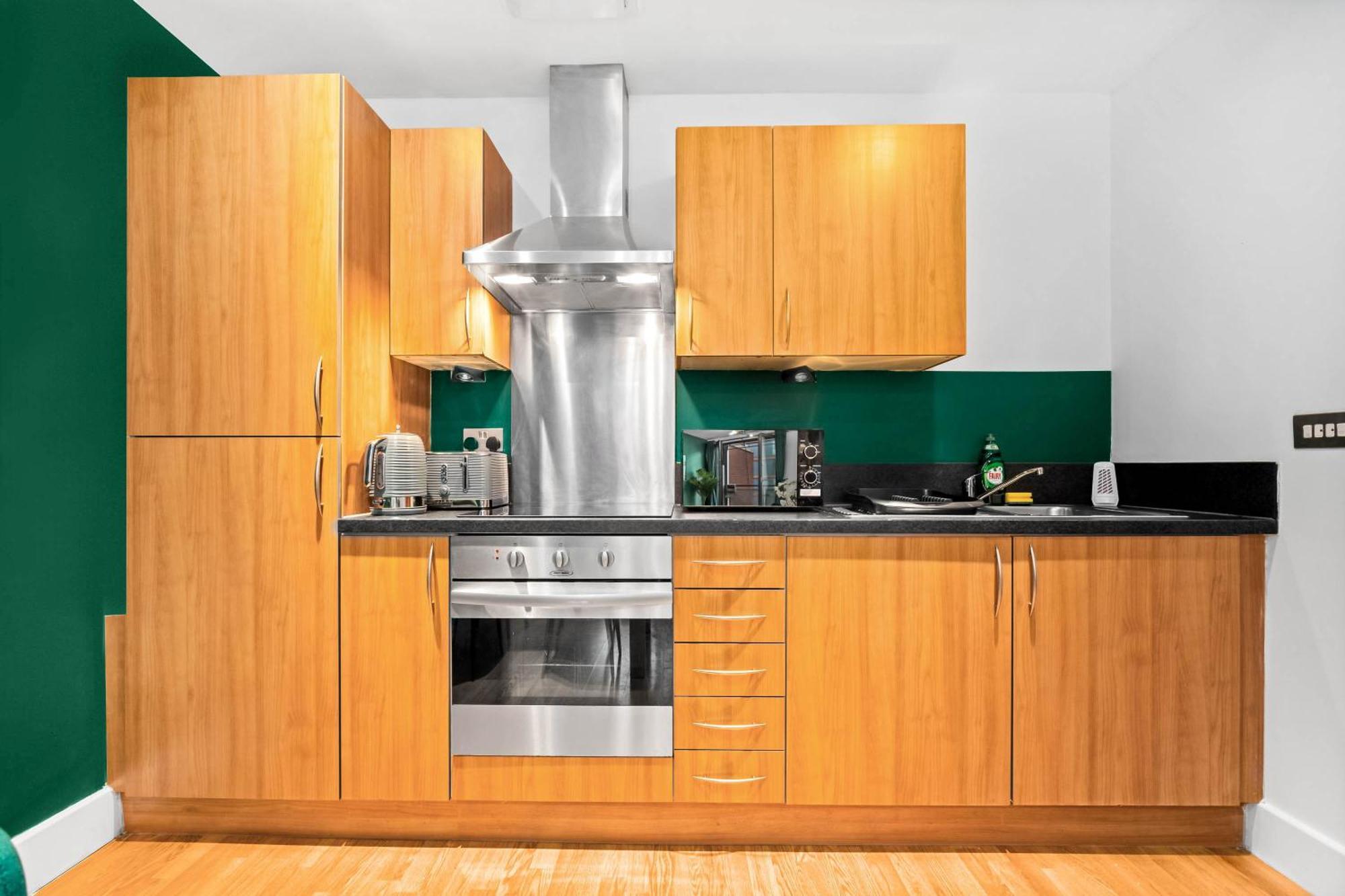 Sleeps 7 - 4 Beds Arcadian Centre B'ham *