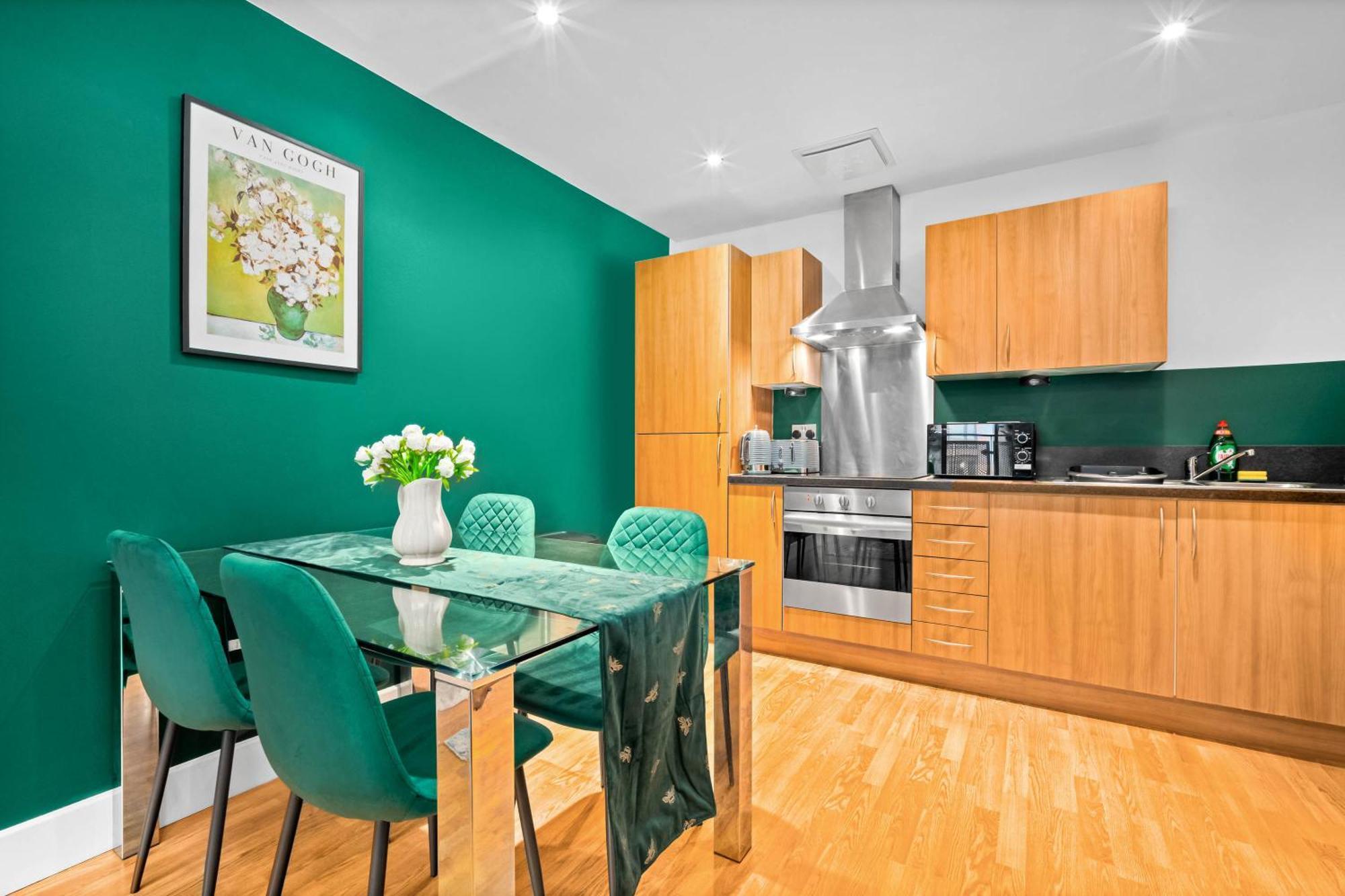 Sleeps 7 - 4 Beds Arcadian Centre B'ham Apartment *