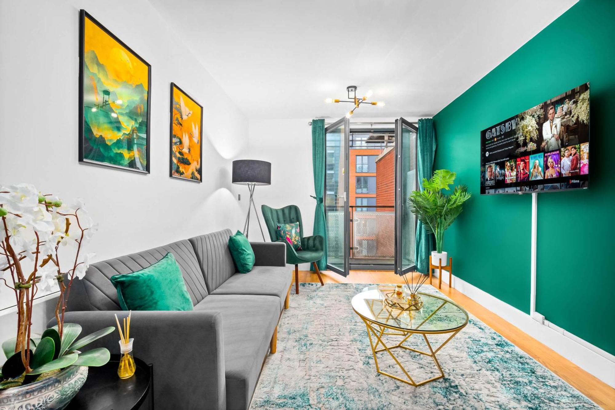 Sleeps 7 - 4 Beds Arcadian Centre B'ham