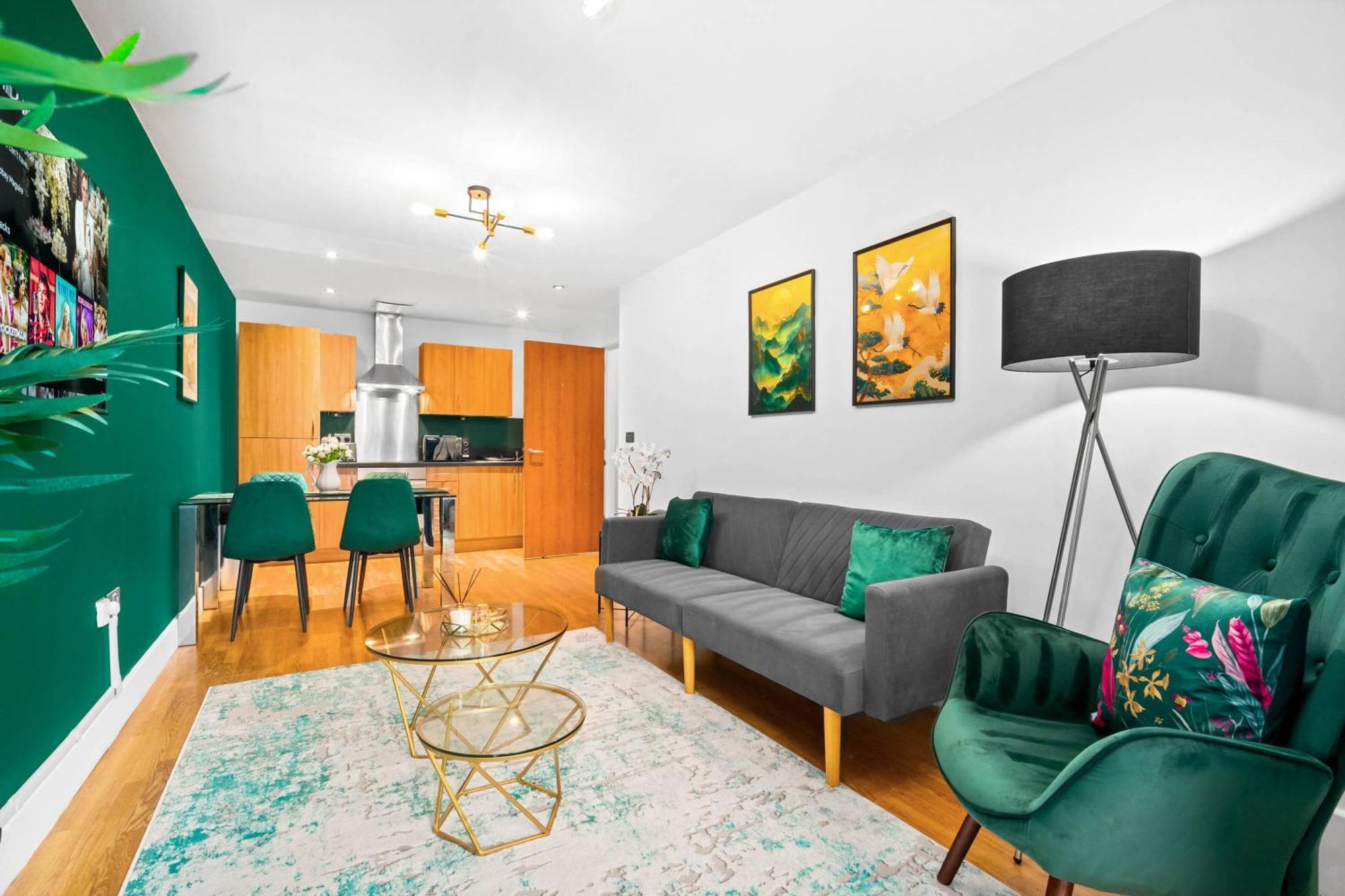 Sleeps 7 - 4 Beds Arcadian Centre B'ham * Birmingham